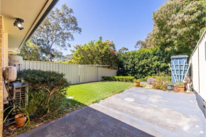 4-49 Bonito St - small dog friendly, air con & Wi-Fi